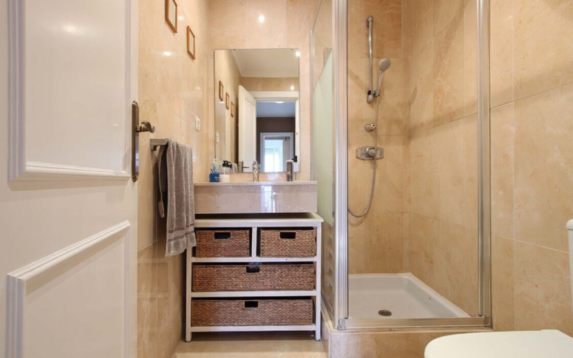 Розкішна квартира з терасою в Пуерто Банус 83 кв.м