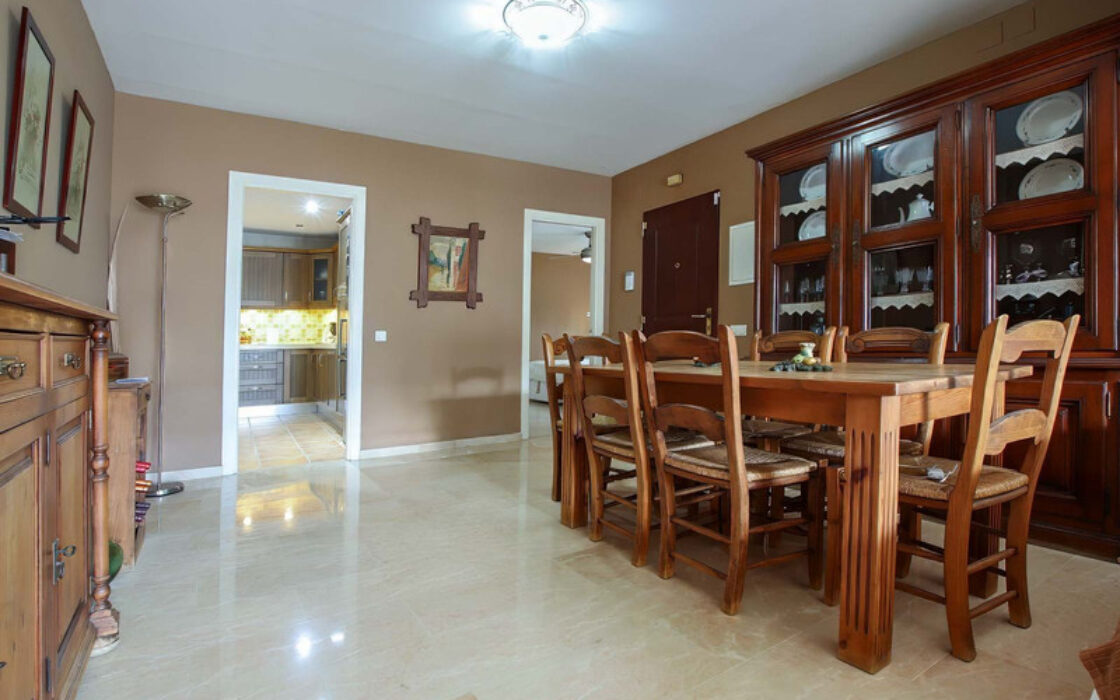 Розкішна квартира з терасою в Пуерто Банус 83 кв.м