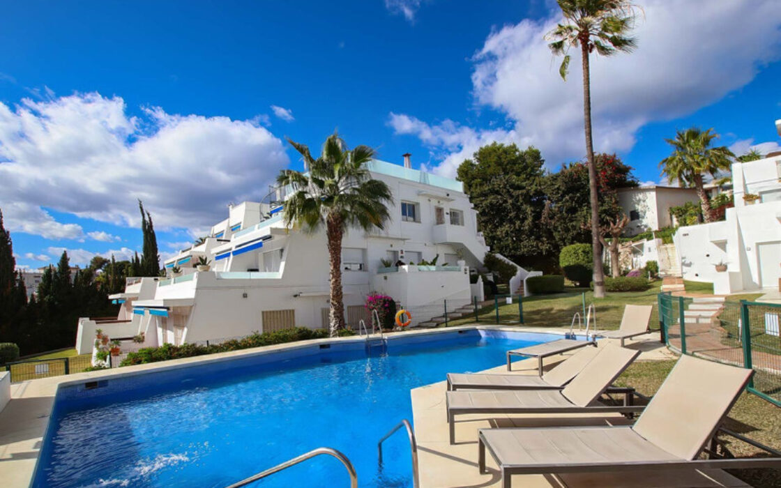 Розкішна квартира з терасою в Пуерто Банус 83 кв.м