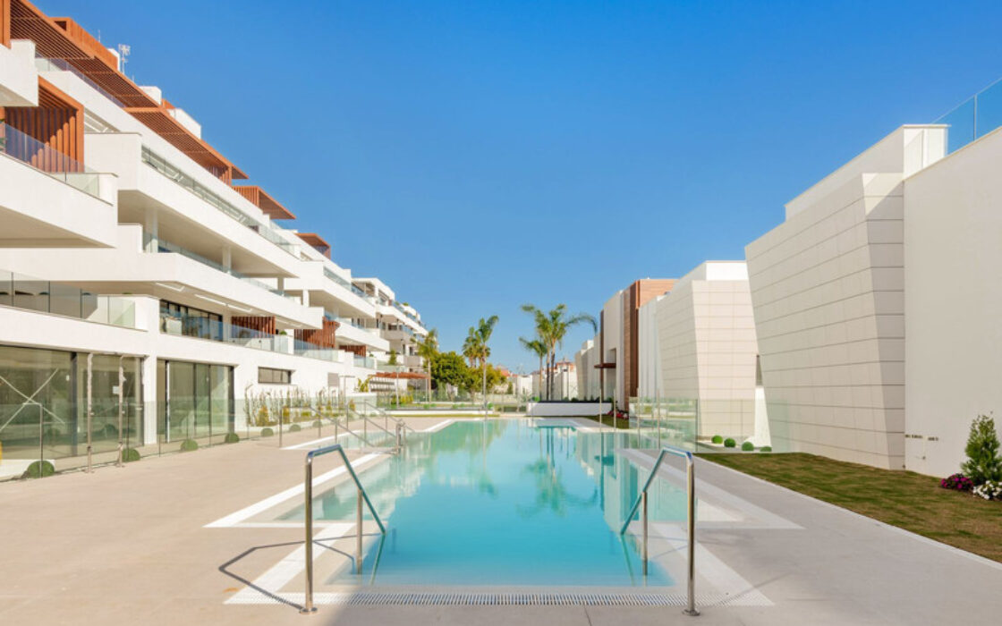 Квартира 157 кв.м на первом этаже Эстепоны, новострой с террасой