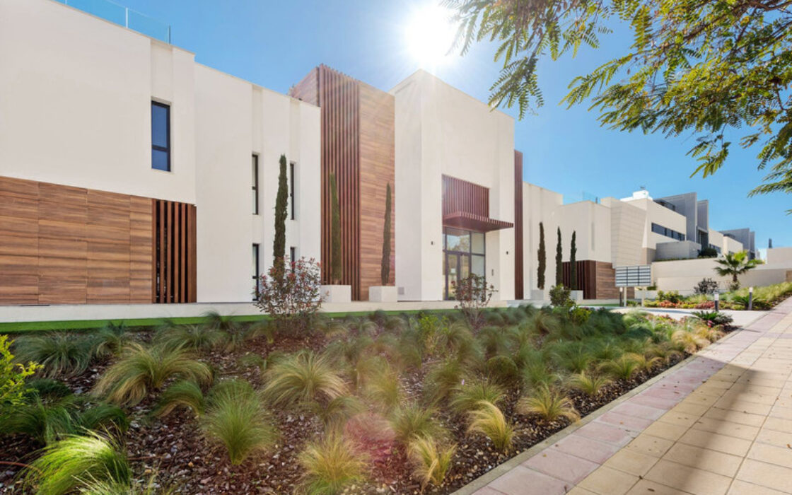 Квартира 157 кв.м на первом этаже Эстепоны, новострой с террасой