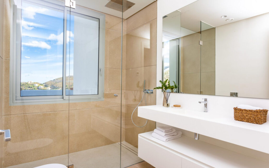 Трикімнатна квартира з терасою в Бенахавісі 123 кв.м