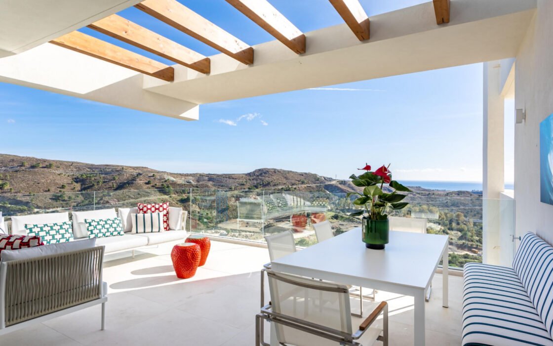 Двокімнатна квартира в Бенахавісі з терасою 109 кв.м