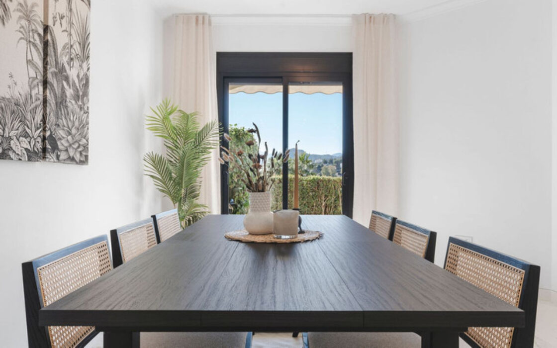 Квартира 130 кв.м с террасой в La Quinta, Испания