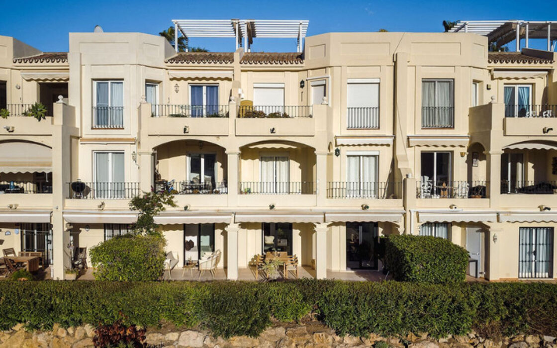 Квартира 130 кв.м с террасой в La Quinta, Испания