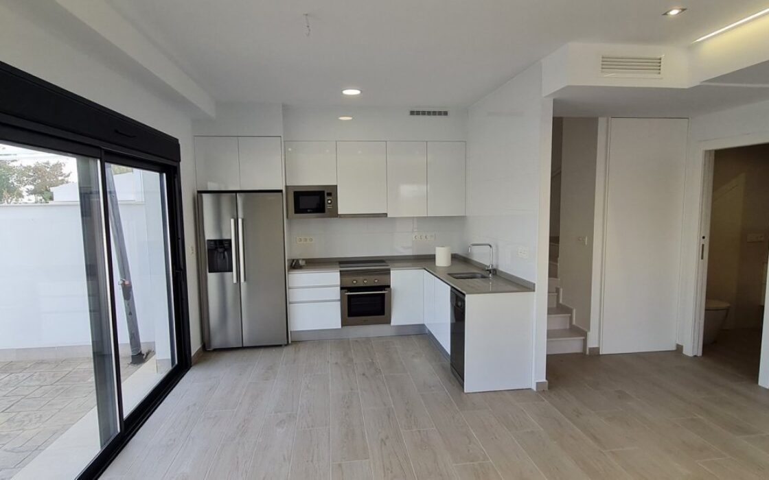 Новые виллы в Ориуэла Коста с террасами и бассейном