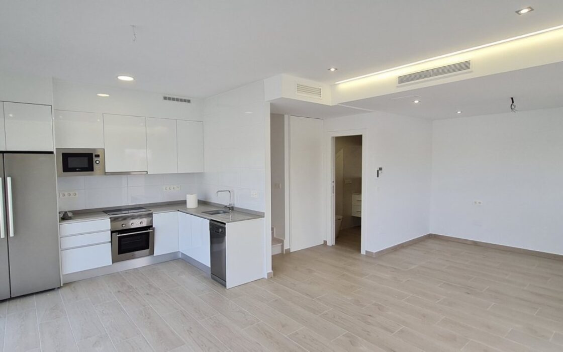 Новые виллы в Ориуэла Коста с террасами и бассейном