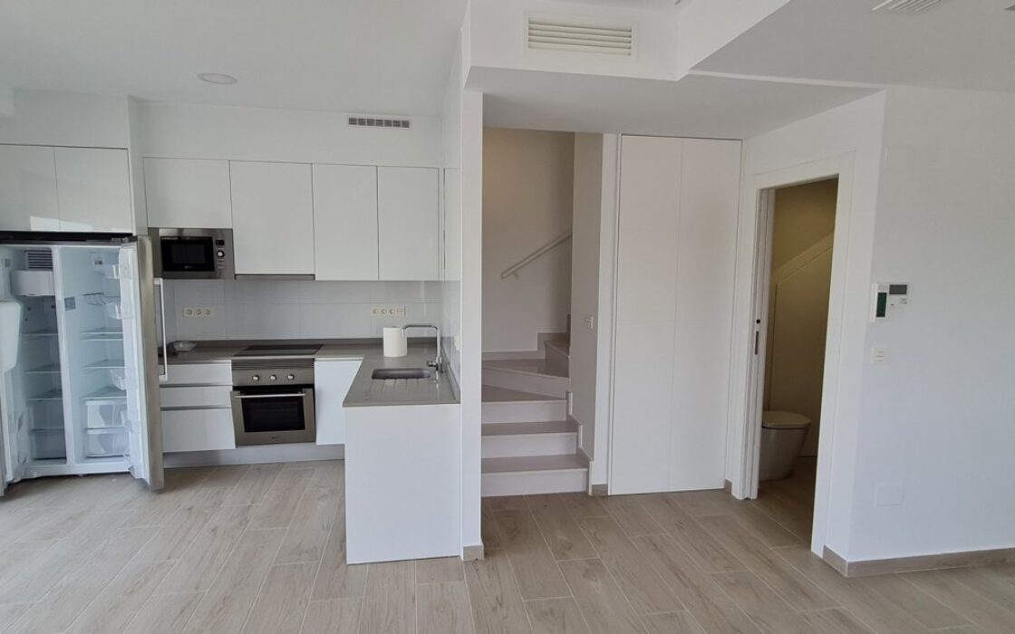 Новые виллы в Ориуэла Коста с террасами и бассейном