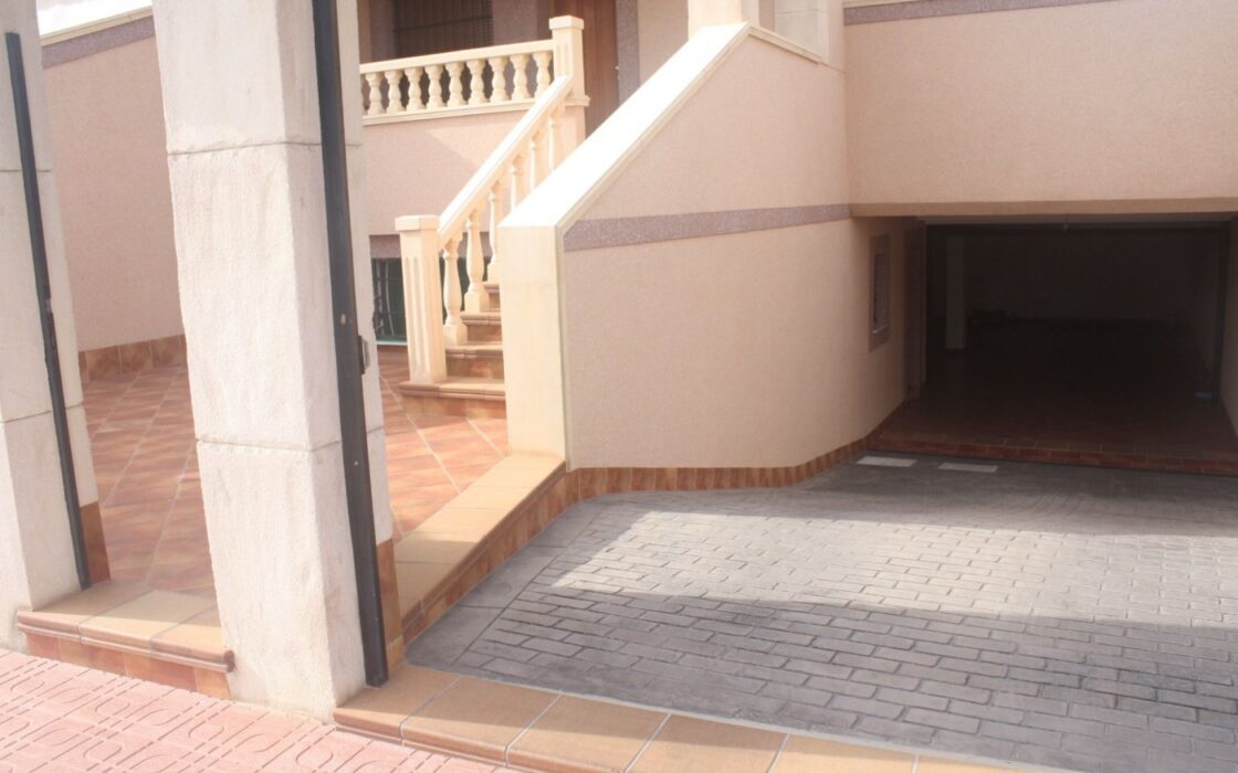 Таунхаус в Лос Альтос з солярієм та видом на озеро