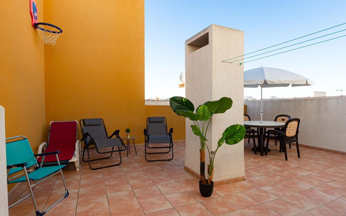 Апартаменты 3 комнаты в Торревьехе 150 м у моря с террасой