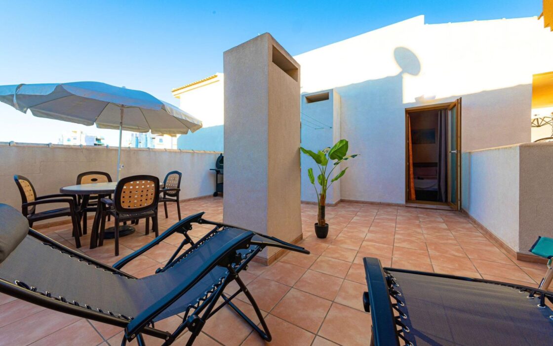 Апартаменты 3 комнаты в Торревьехе 150 м у моря с террасой