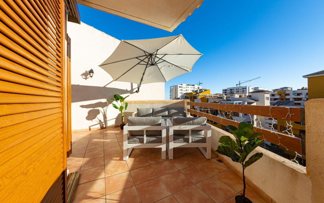 Апартаменты 3 комнаты в Торревьехе 150 м у моря с террасой