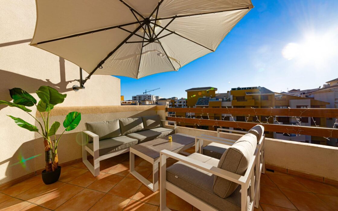 Апартаменты 3 комнаты в Торревьехе 150 м у моря с террасой