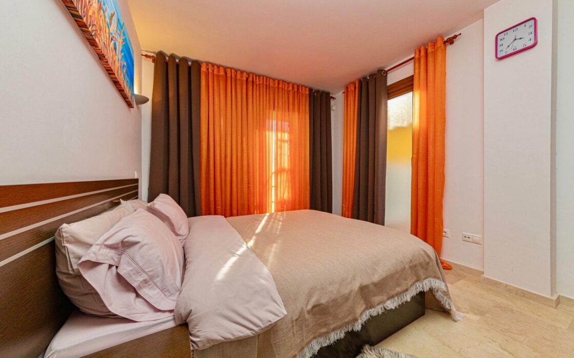 Апартаменты 3 комнаты в Торревьехе 150 м у моря с террасой