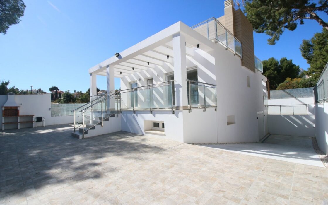 Дом 330 кв.м в La Nucía с террасой и бассейном