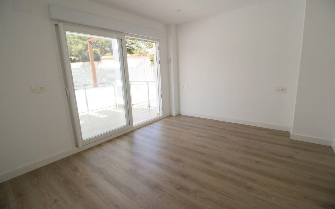 Дом 330 кв.м в La Nucía с террасой и бассейном