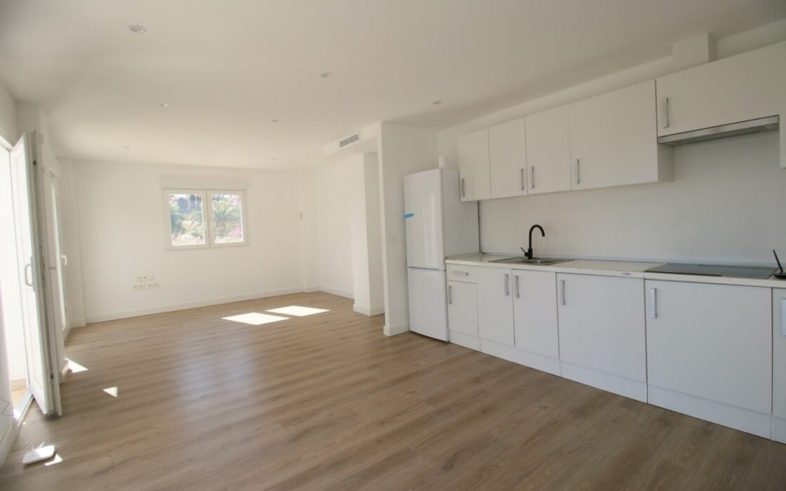 Дом 330 кв.м в La Nucía с террасой и бассейном