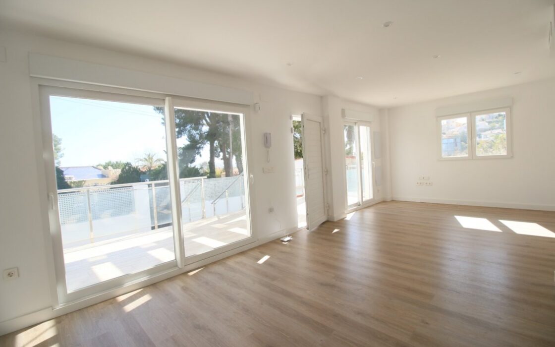 Дом 330 кв.м в La Nucía с террасой и бассейном