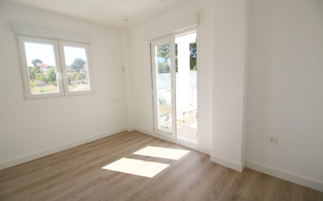 Дом 330 кв.м в La Nucía с террасой и бассейном