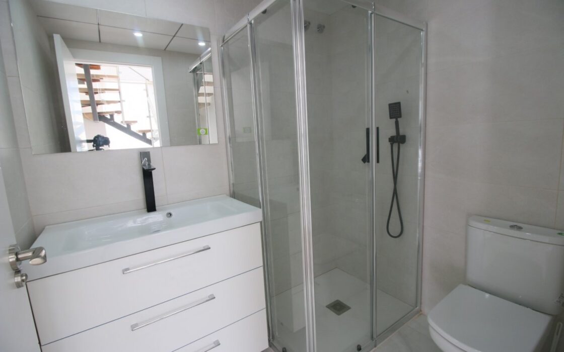 Дом 330 кв.м в La Nucía с террасой и бассейном