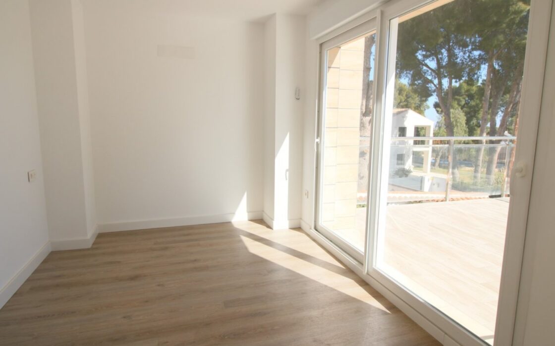 Дом 330 кв.м в La Nucía с террасой и бассейном