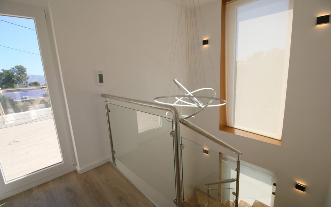 Дом 330 кв.м в La Nucía с террасой и бассейном