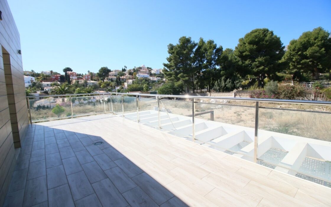 Дом 330 кв.м в La Nucía с террасой и бассейном