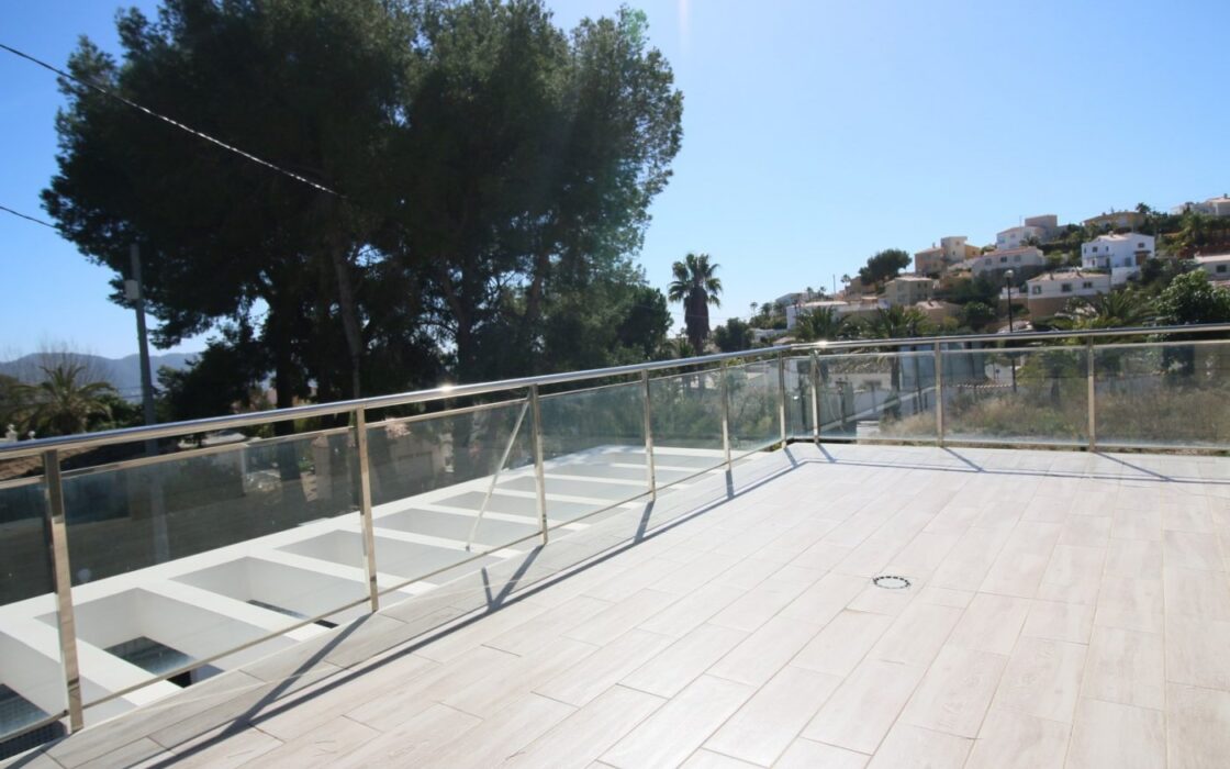 Дом 330 кв.м в La Nucía с террасой и бассейном