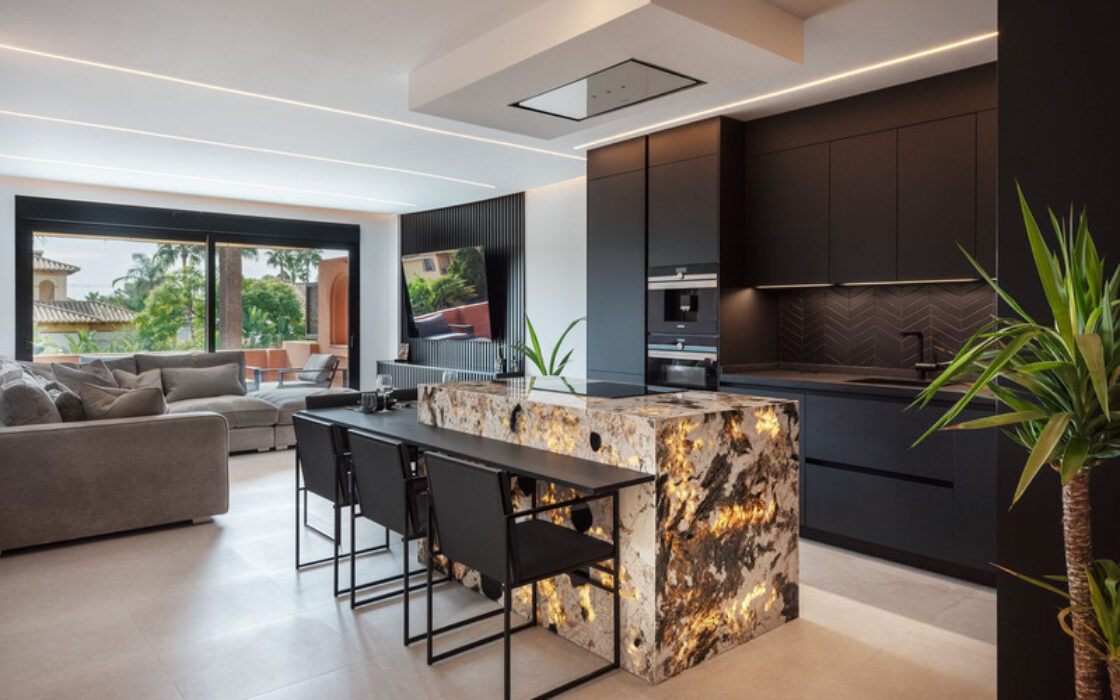 Квартира у моря в Пуэрто Банусе, 3 спальни, 146 кв.м.