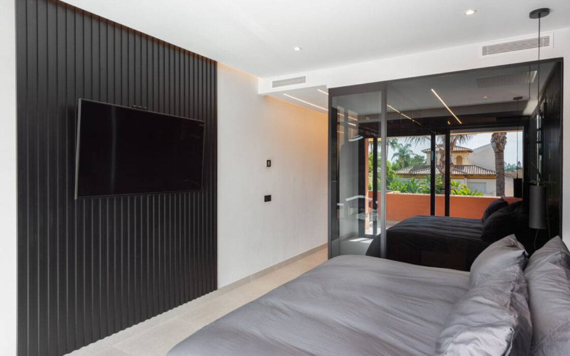 Квартира у моря в Пуэрто Банусе, 3 спальни, 146 кв.м.