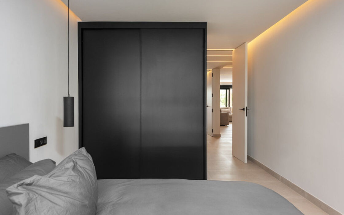 Квартира у моря в Пуэрто Банусе, 3 спальни, 146 кв.м.