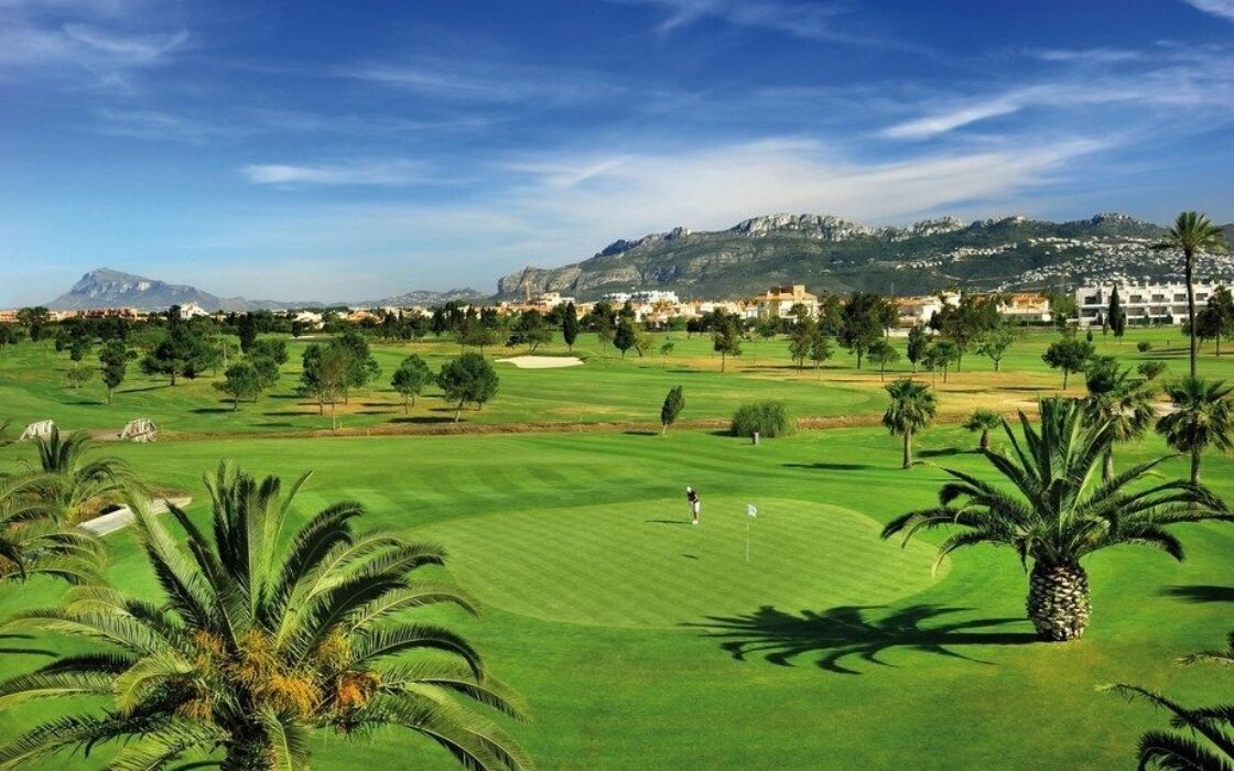 Дом в Oliva 262 кв.м у моря с террасой и бассейном