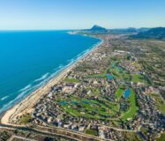 Дом в Oliva 262 кв.м у моря с террасой и бассейном