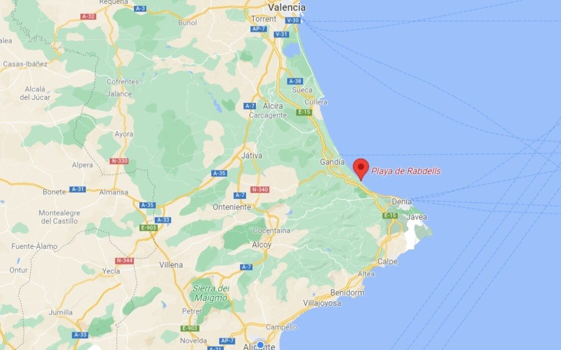 Дом в Oliva 262 кв.м у моря с террасой и бассейном