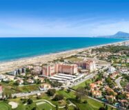 Дом в Oliva 262 кв.м у моря с террасой и бассейном