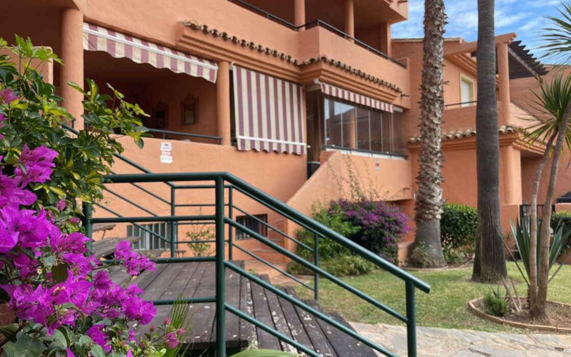 Квартира в Эстепоне, 3 спальни, терраса 126 кв.м.