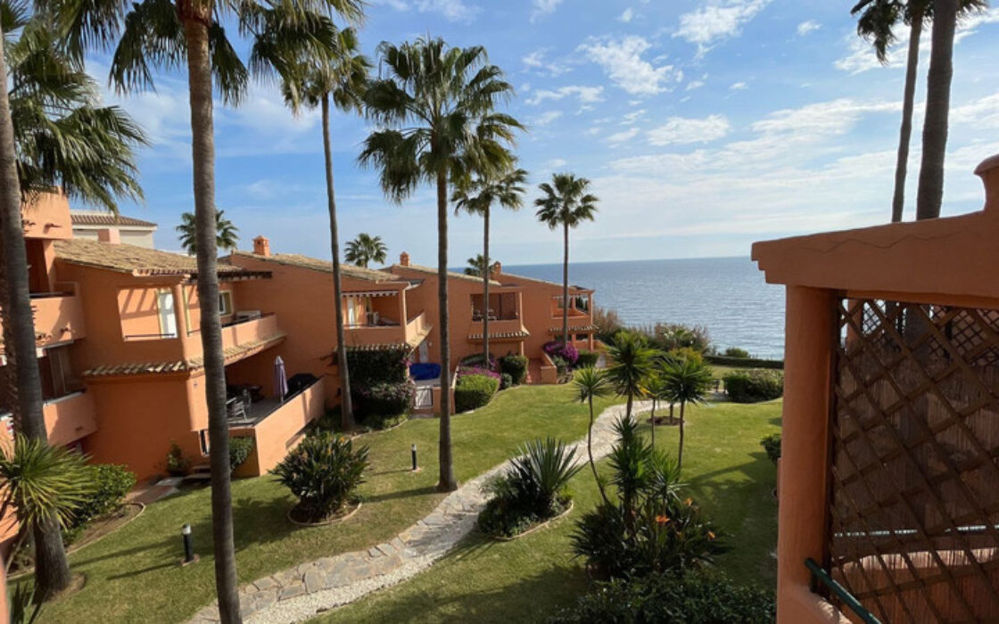 Квартира в Эстепоне, 3 спальни, терраса 126 кв.м.