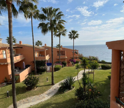 Квартира в Естепоні, 3 спальні, тераса 126 кв.м.