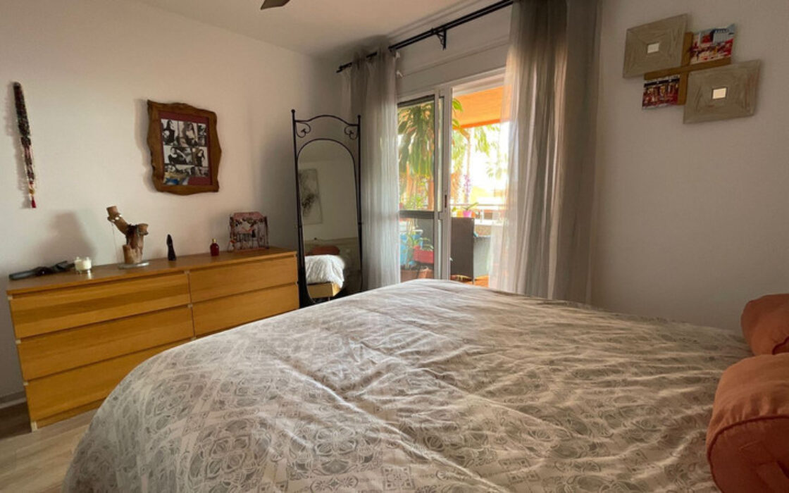 Квартира в Эстепоне, 3 спальни, терраса 126 кв.м.