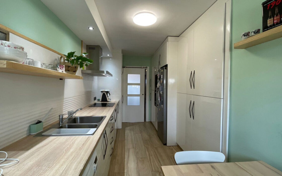 Квартира в Эстепоне, 3 спальни, терраса 126 кв.м.