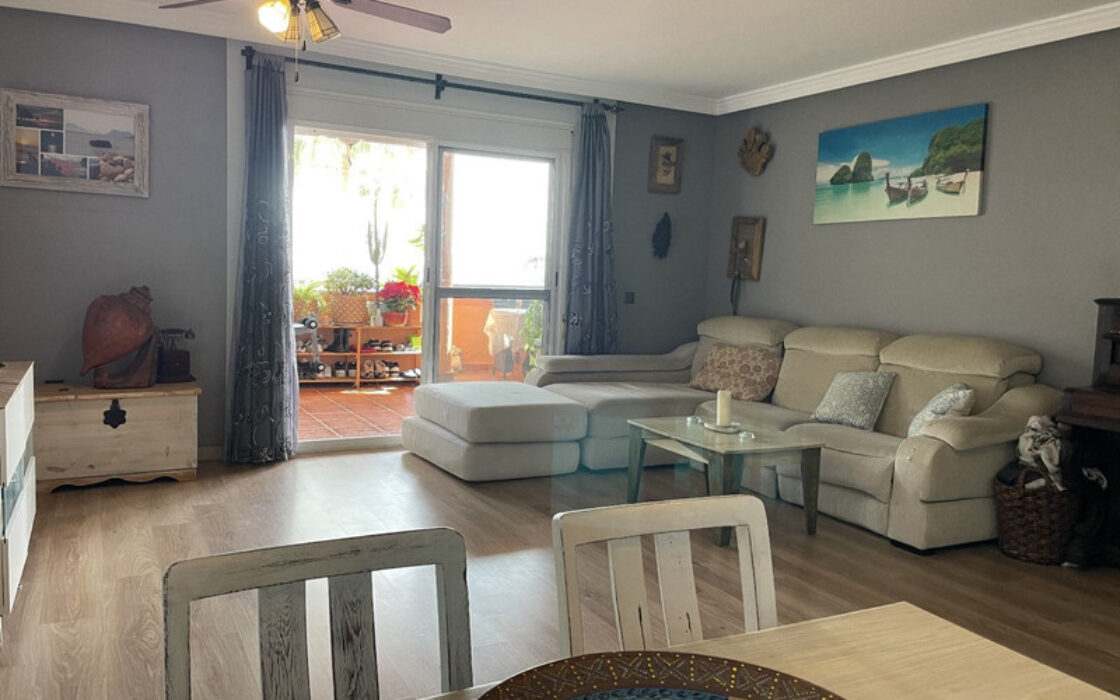 Квартира в Эстепоне, 3 спальни, терраса 126 кв.м.