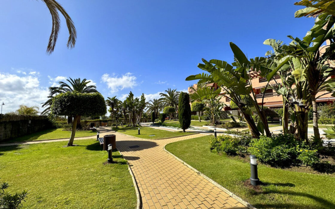 Квартира с террасой в Эстепоне, 2 спальни, 104 кв.м