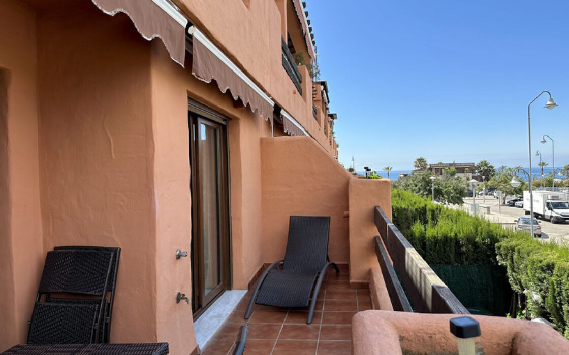 Квартира с террасой в Эстепоне, 2 спальни, 104 кв.м