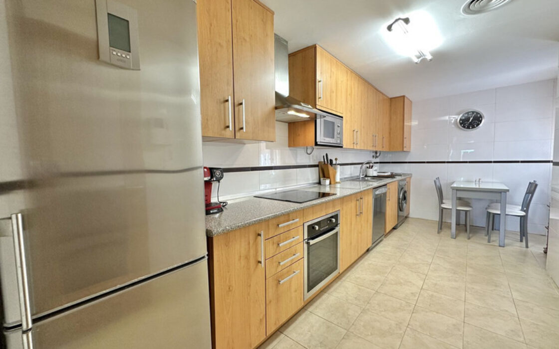 Квартира с террасой в Эстепоне, 2 спальни, 104 кв.м