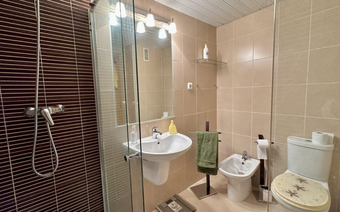 Квартира с террасой в Эстепоне, 2 спальни, 104 кв.м