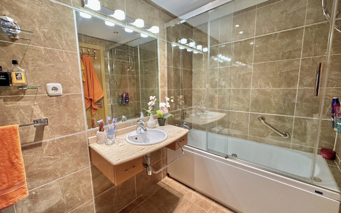 Квартира с террасой в Эстепоне, 2 спальни, 104 кв.м