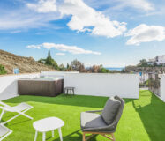 Просторная 2-комнатная квартира с террасой в Бенахависе