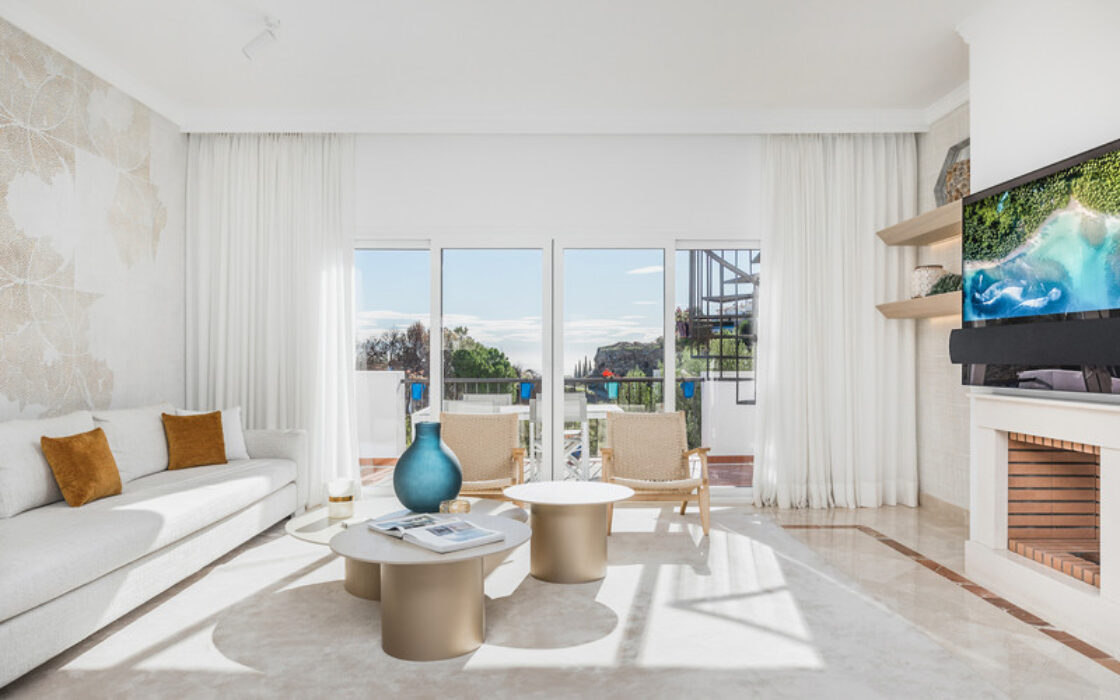 Просторная 2-комнатная квартира с террасой в Бенахависе