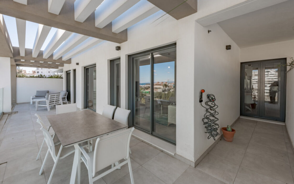 Квартира 3 спальни в Эстепоне с видом на море 124 кв.м