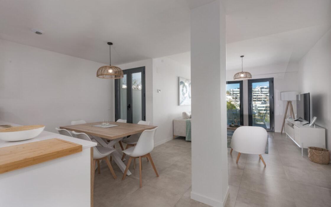 Квартира 3 спальни в Эстепоне с видом на море 124 кв.м